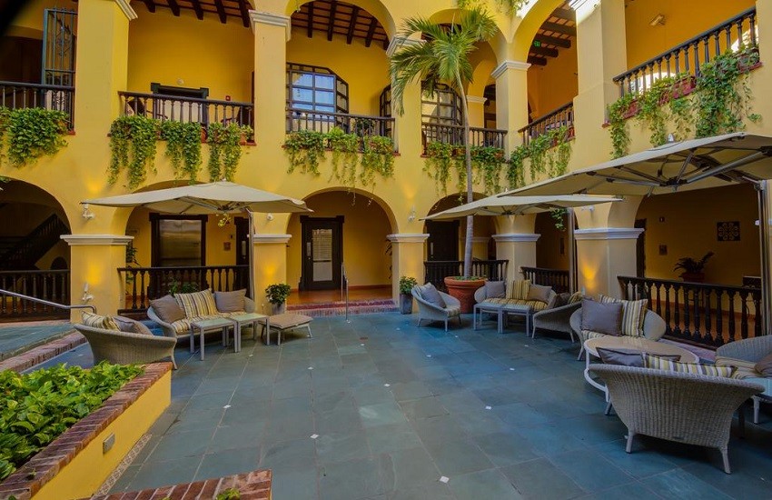 Hotel Courtyard