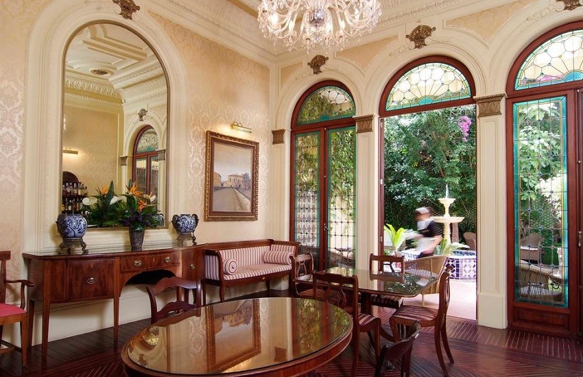 Hotel Lounge