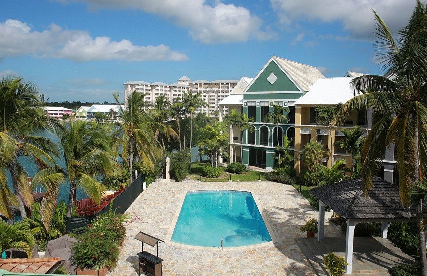 Pelican Bay Pool