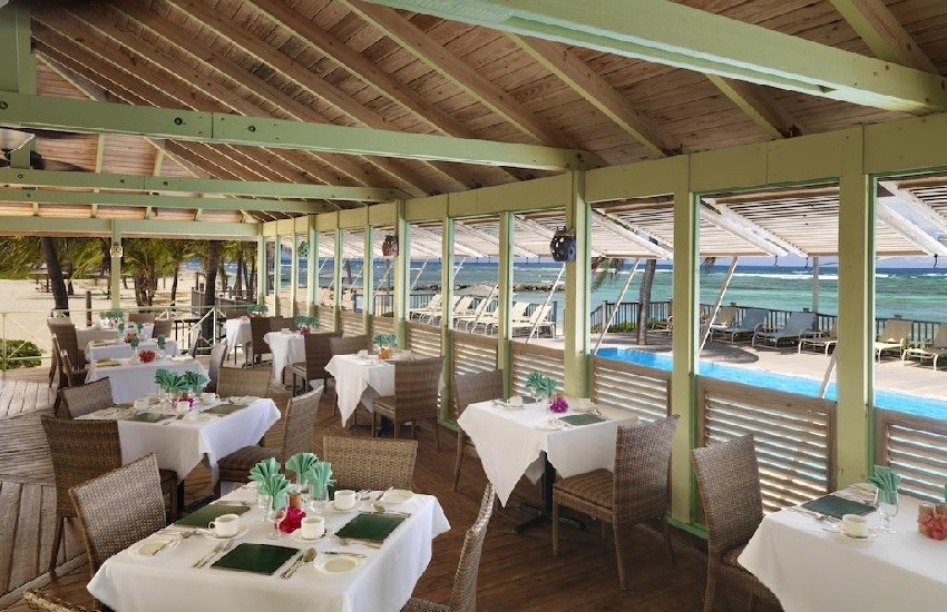Restaraunt Poolside