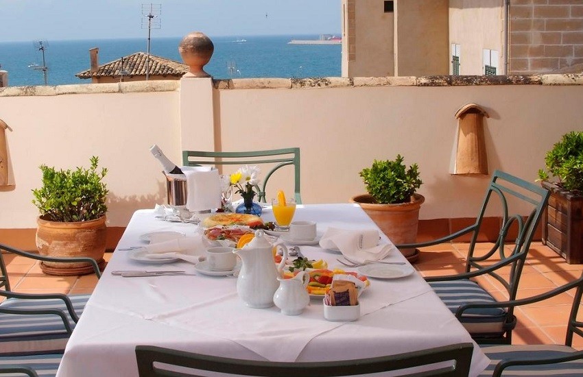 Restaurant Breakfast