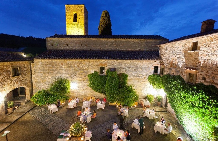 Restaurant Courtyard