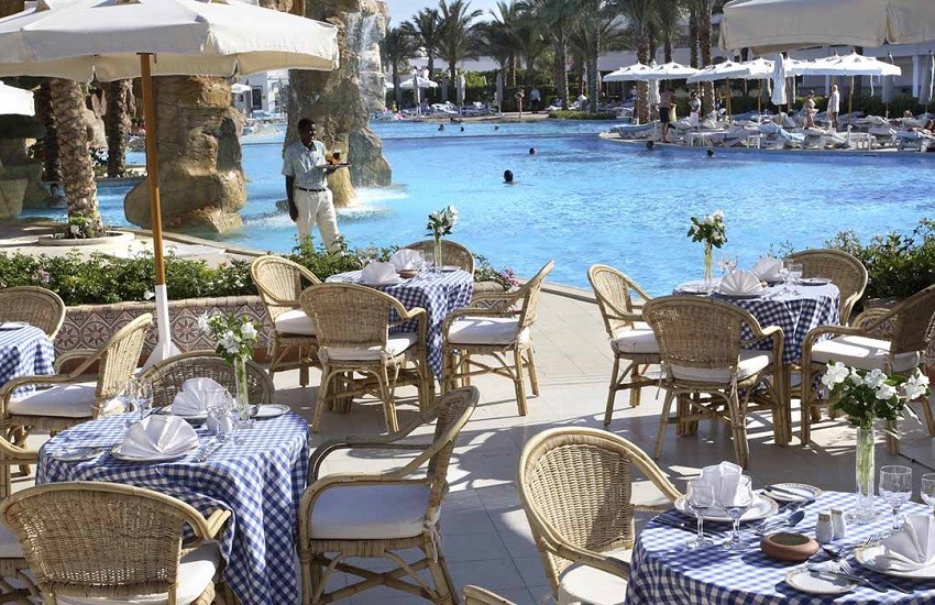 Restaurant Pool