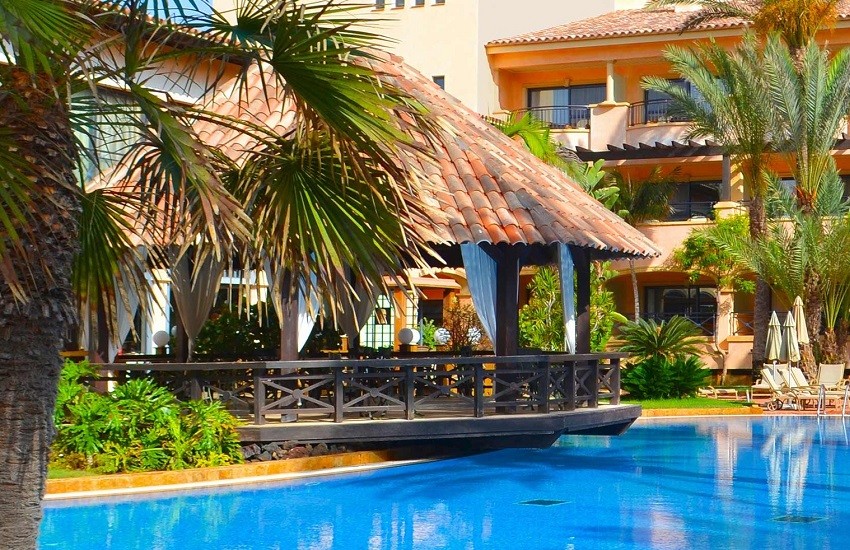 Restaurant Poolside