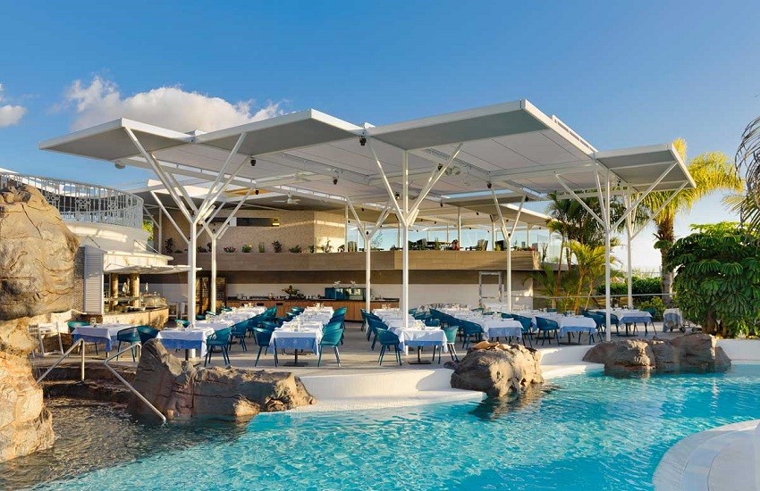 Restaurant Poolside