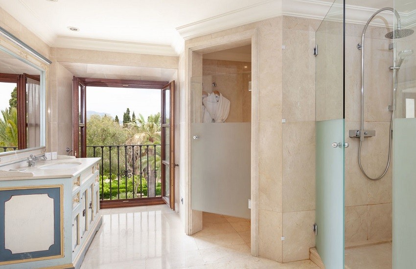 Room Bathroom