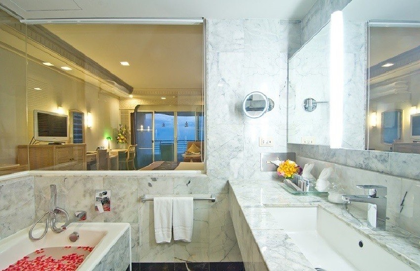 Room Grand Bathroom