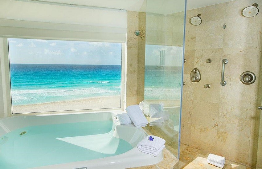 Room Jacuzzi Bath