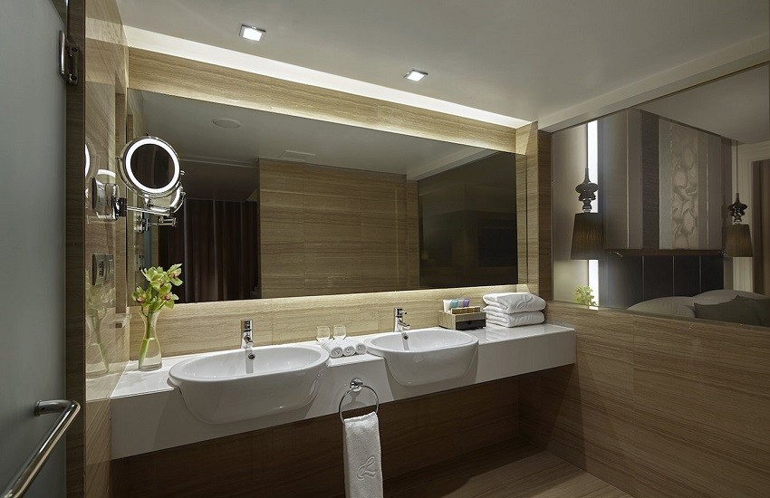 Room Premium Corner Bathroom