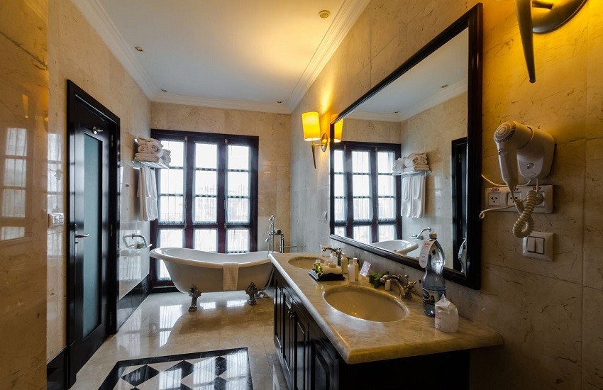 Room Suite Bathroom