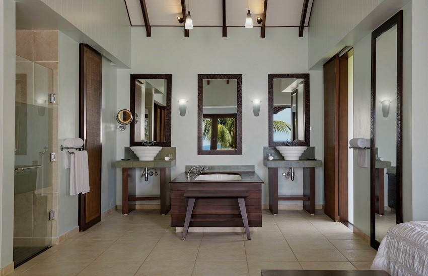 Room Suite Bathroom