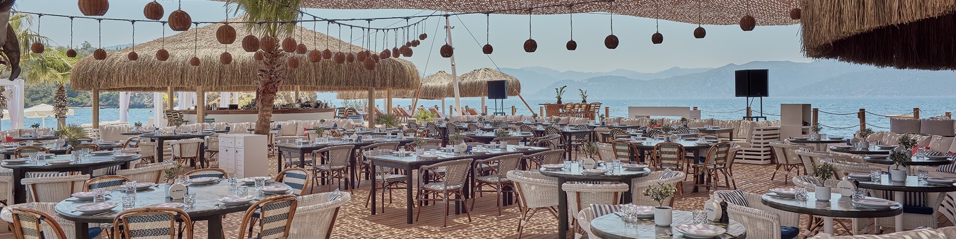 D Maris Bay, Dalaman